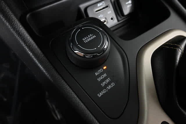 Used 2017 Jeep Cherokee Sport AWD/4WD image 25
