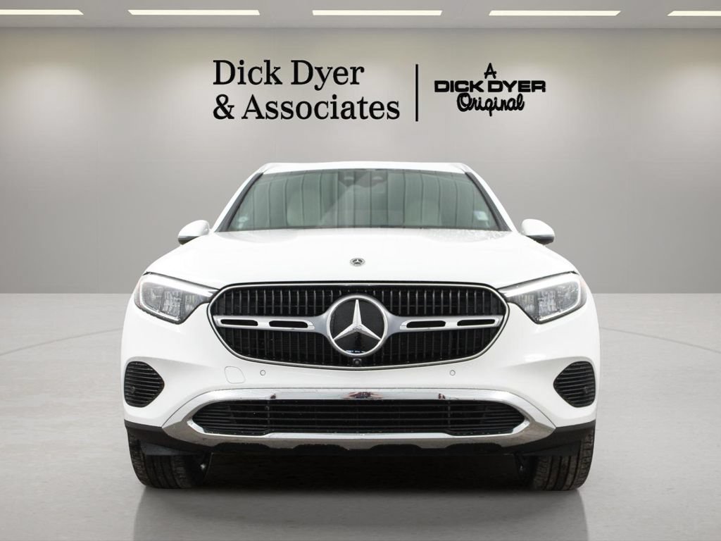 Used 2025 Mercedes-Benz GLC 300 image 4