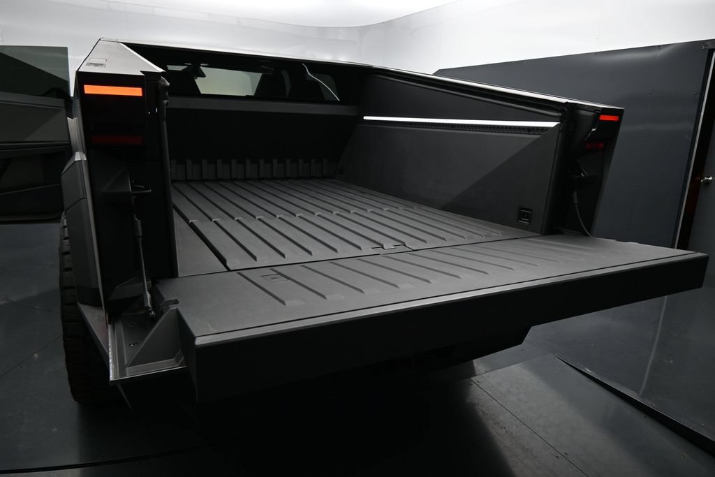 Used 2025 Tesla Cybertruck AWD Crew Cab image 30