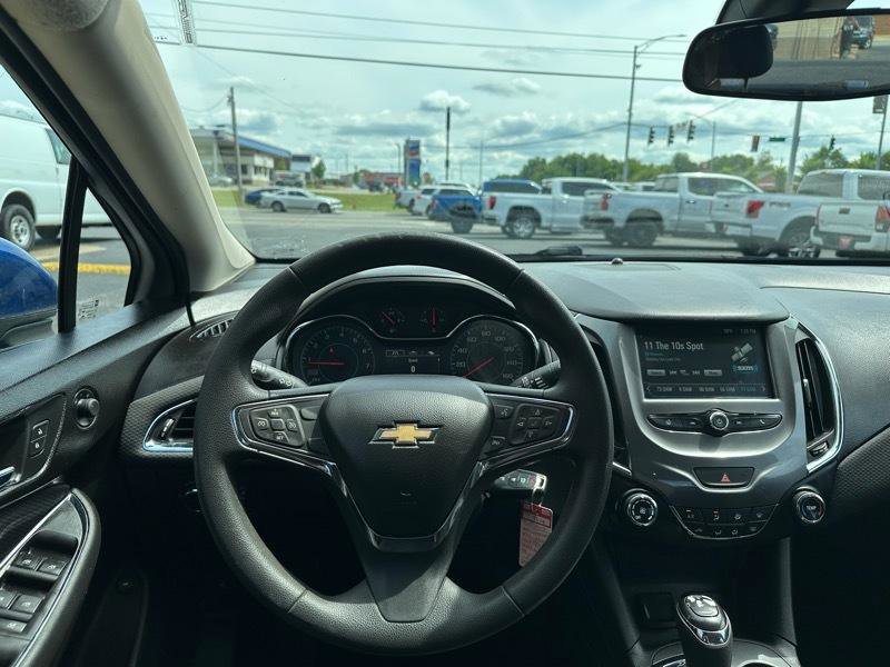 Used 2017 Chevrolet Cruze LT FWD image 12