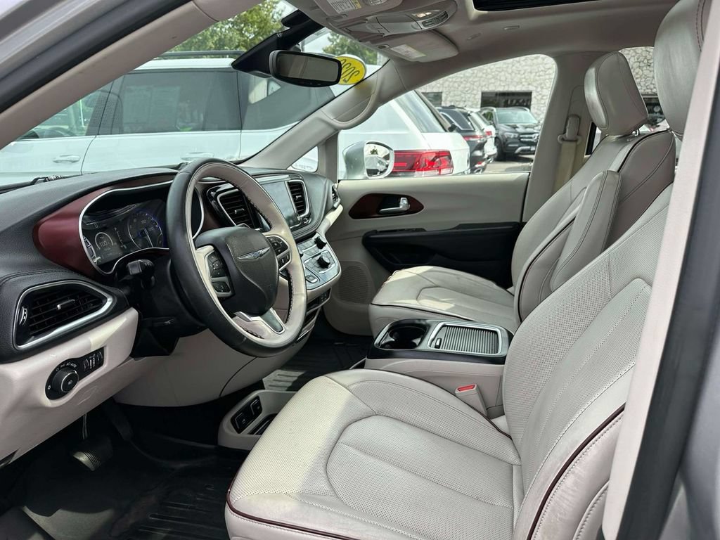 Used 2020 Chrysler Pacifica Limited w/ Advanced Safetytec Group FWD image 13