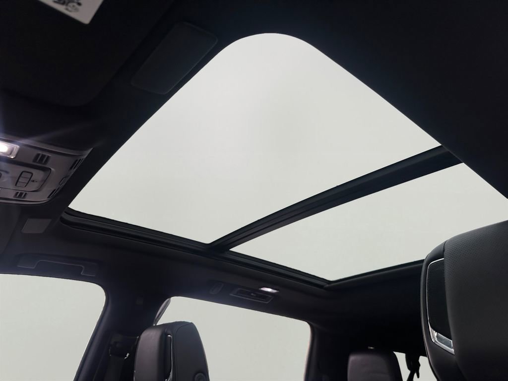 Used 2022 Cadillac Escalade ESV Premium Luxury image 23