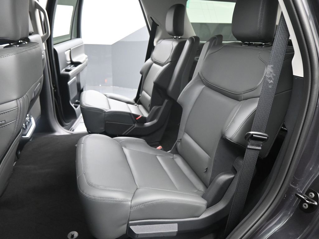 New 2026 Ford Expedition Active image 14