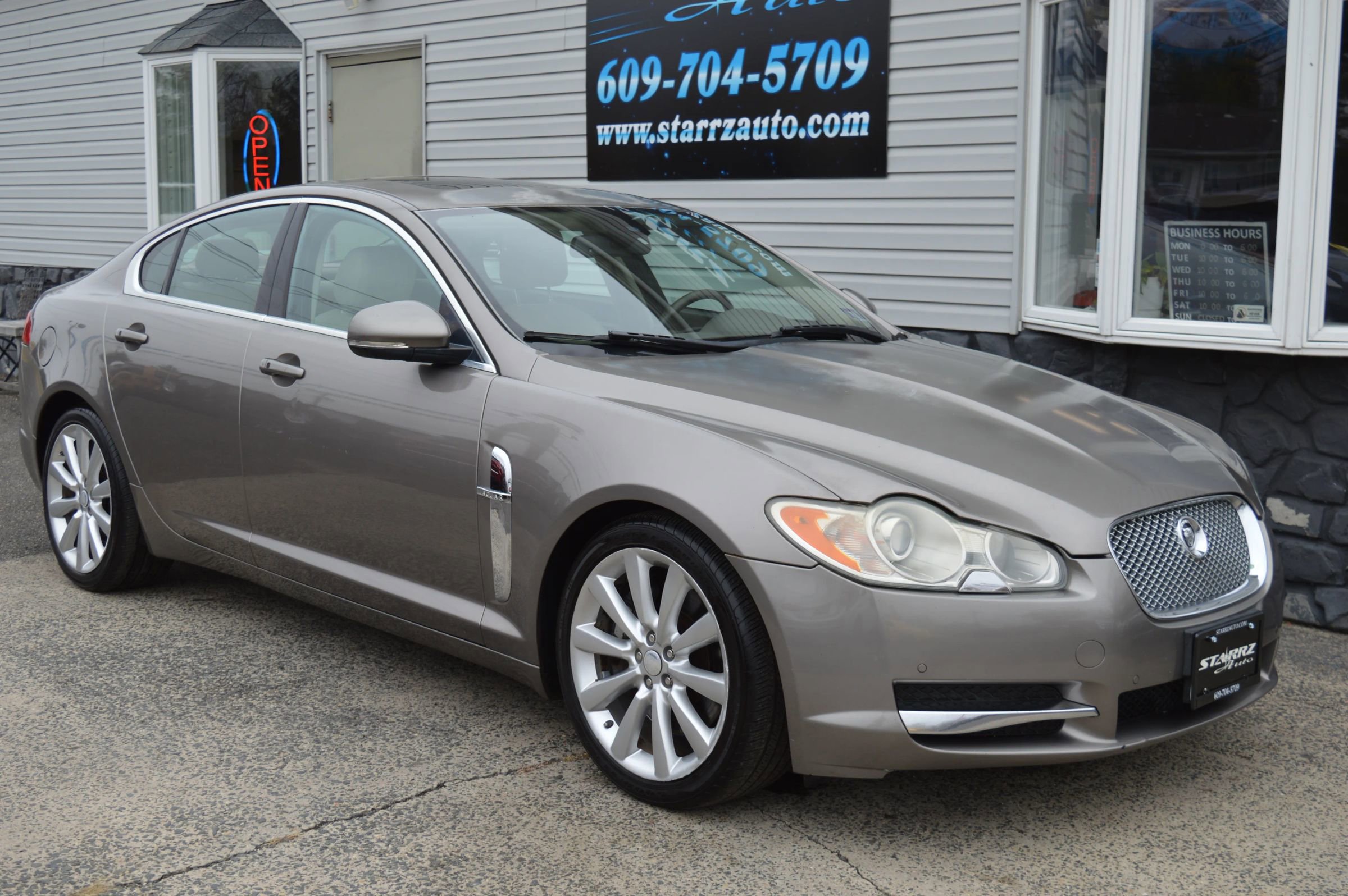 Used 2010 Jaguar XF Premium image 7