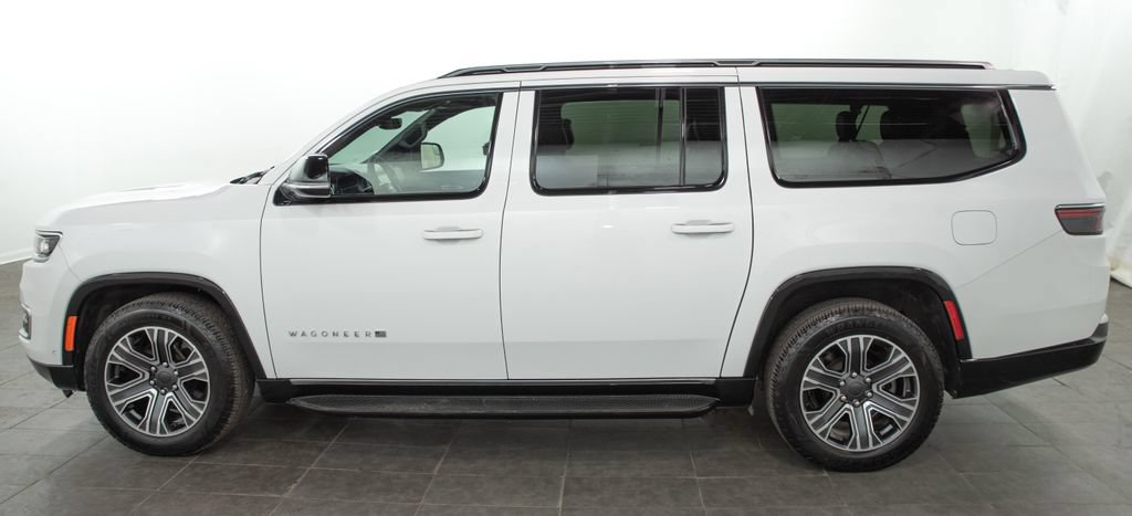 Used 2024 Jeep Wagoneer L Series II w/ Flexible Seating Group RWD image 5