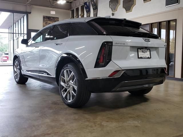 New 2027 Cadillac Optiq Premium Luxury w/ LPO, Floor Liner Package AWD/4WD image 6