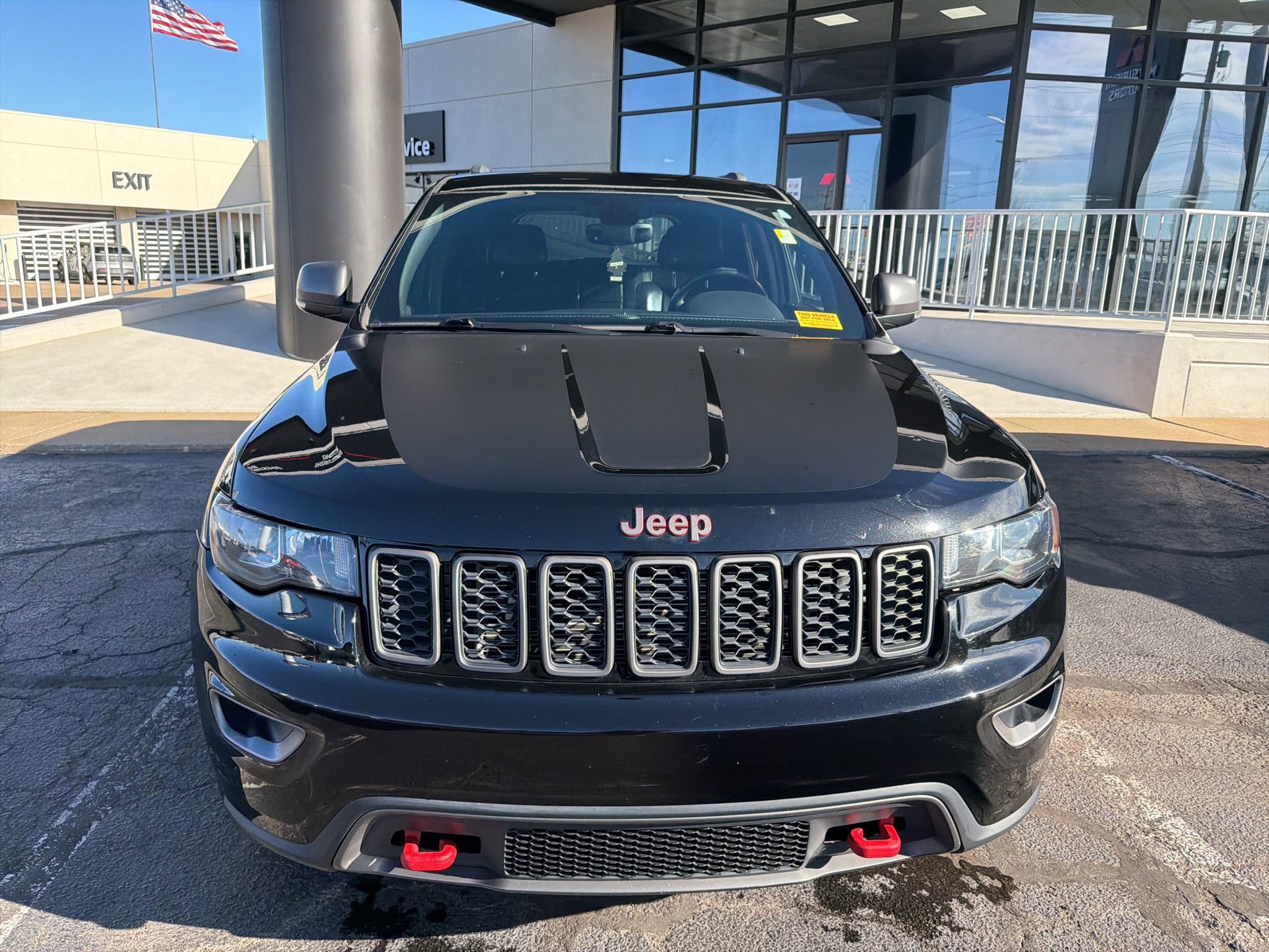 Used 2017 Jeep Grand Cherokee Trailhawk image 2