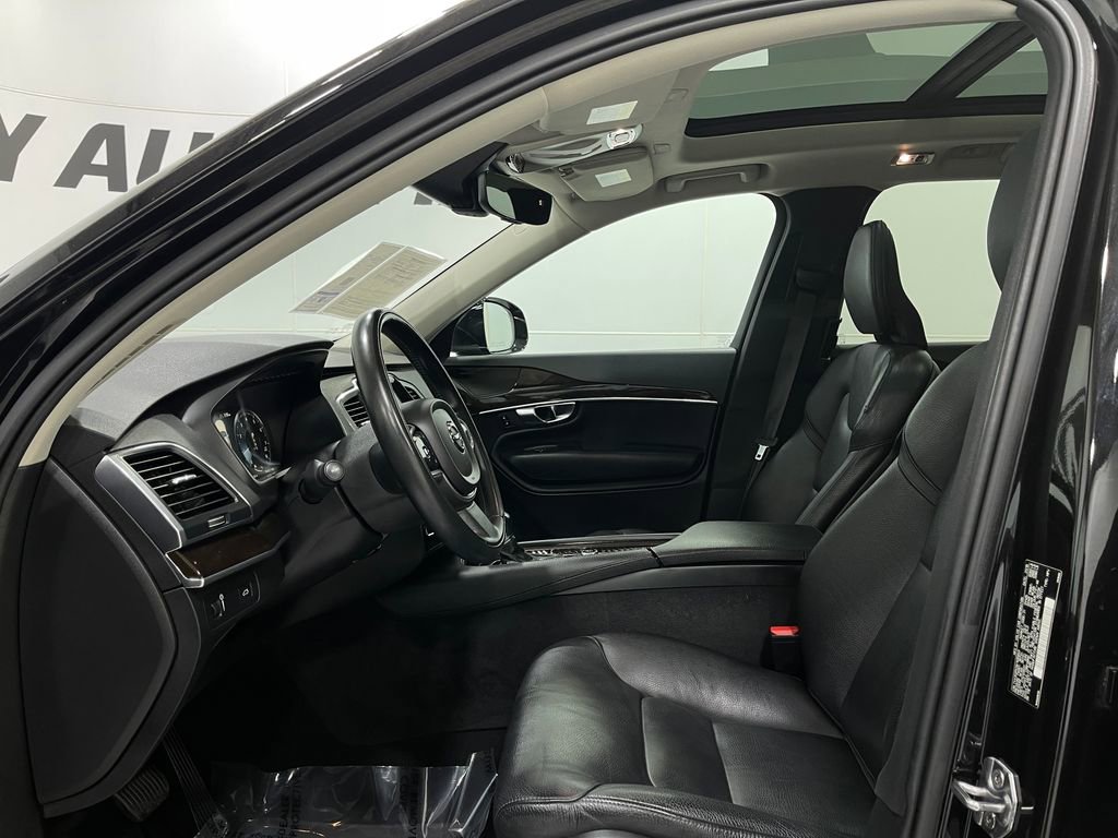 Used 2019 Volvo XC90 T5 Momentum w/ Protection Package Premier image 14