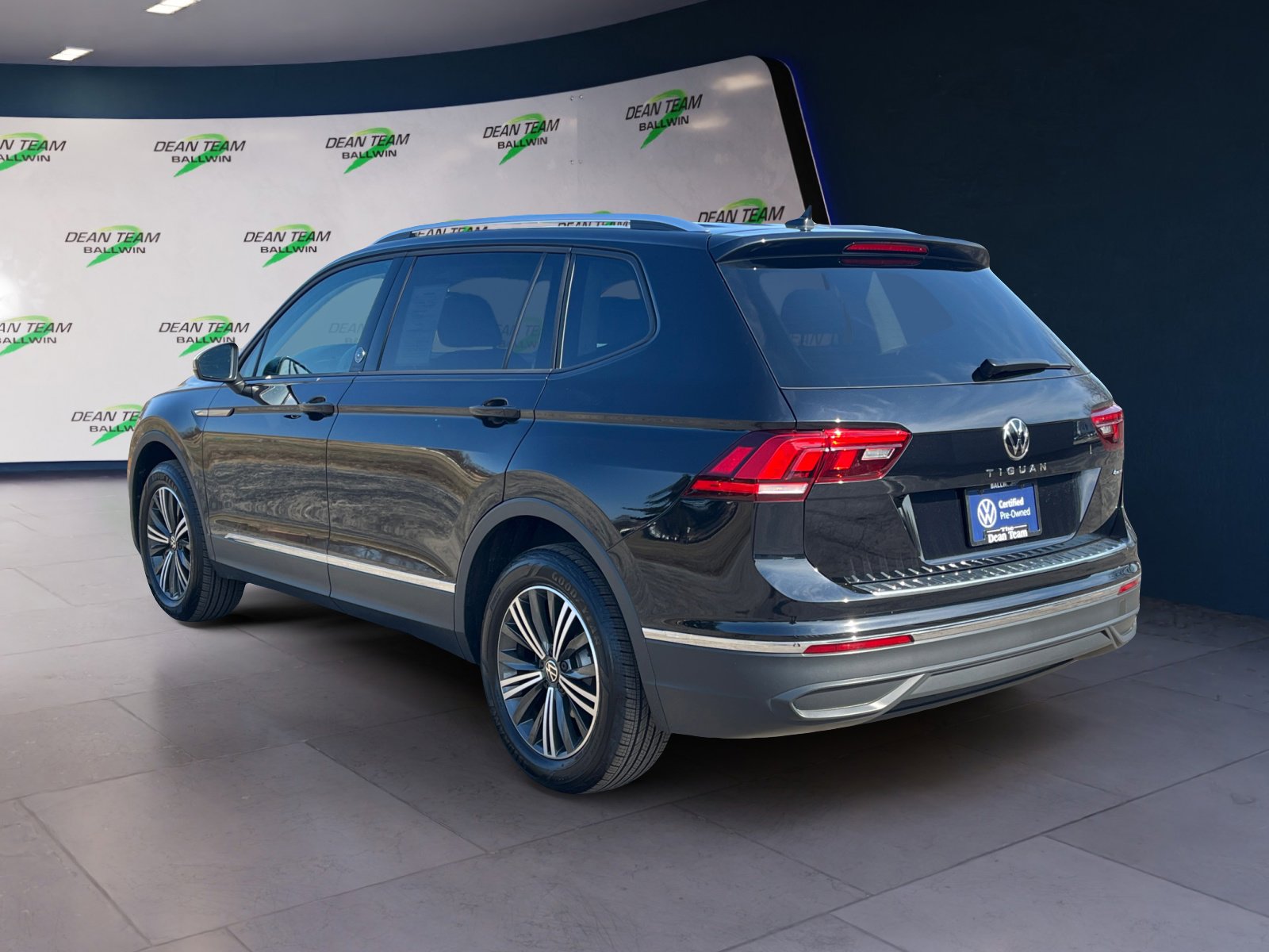 Certified 2024 Volkswagen Tiguan Wolfsburg Edition image 6