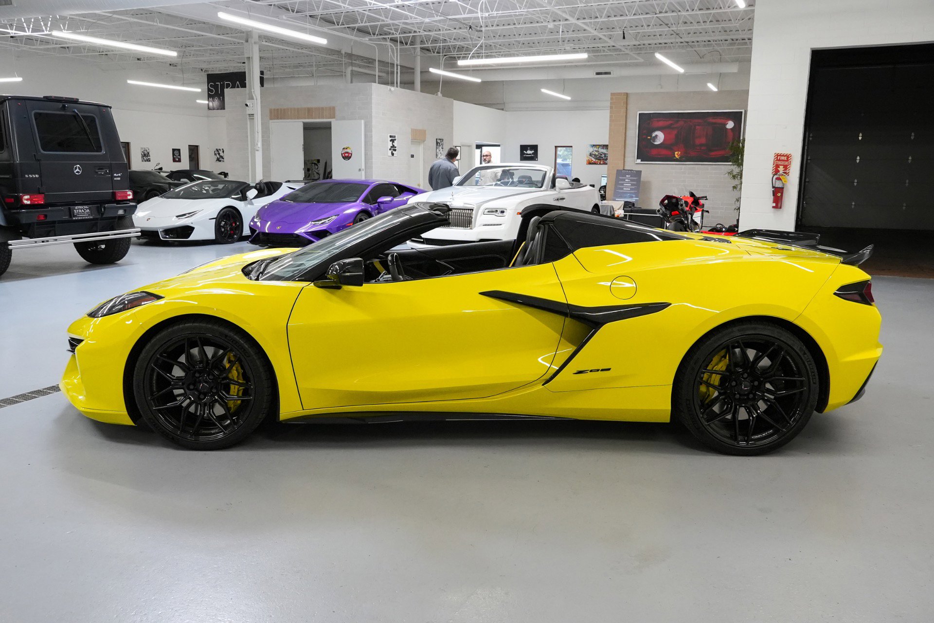 Used 2023 Chevrolet Corvette Z06 w/ Stealth Interior Trim Package RWD image 5