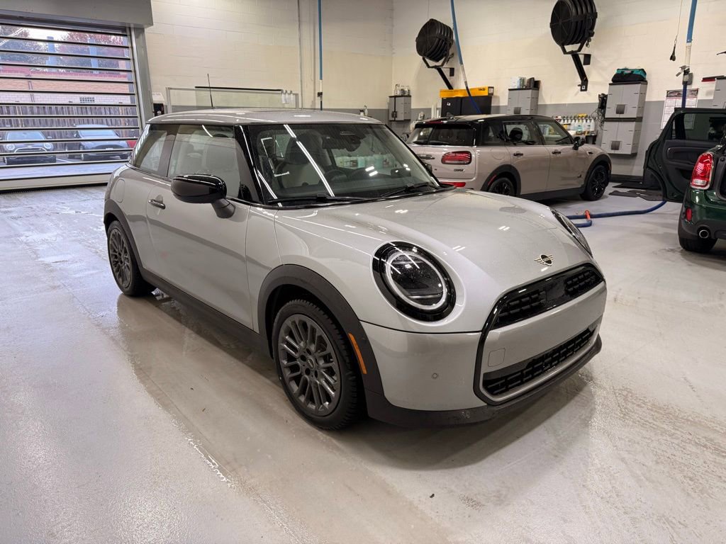 Used 2025 MINI Cooper 2-Door Hardtop image 7