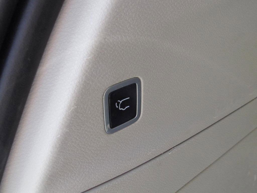 Used 2023 Chrysler Voyager LX image 37