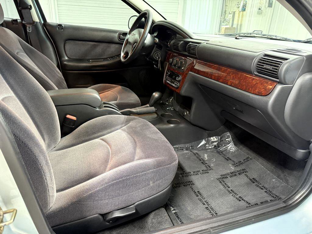Used 2002 Chrysler Sebring LX image 27