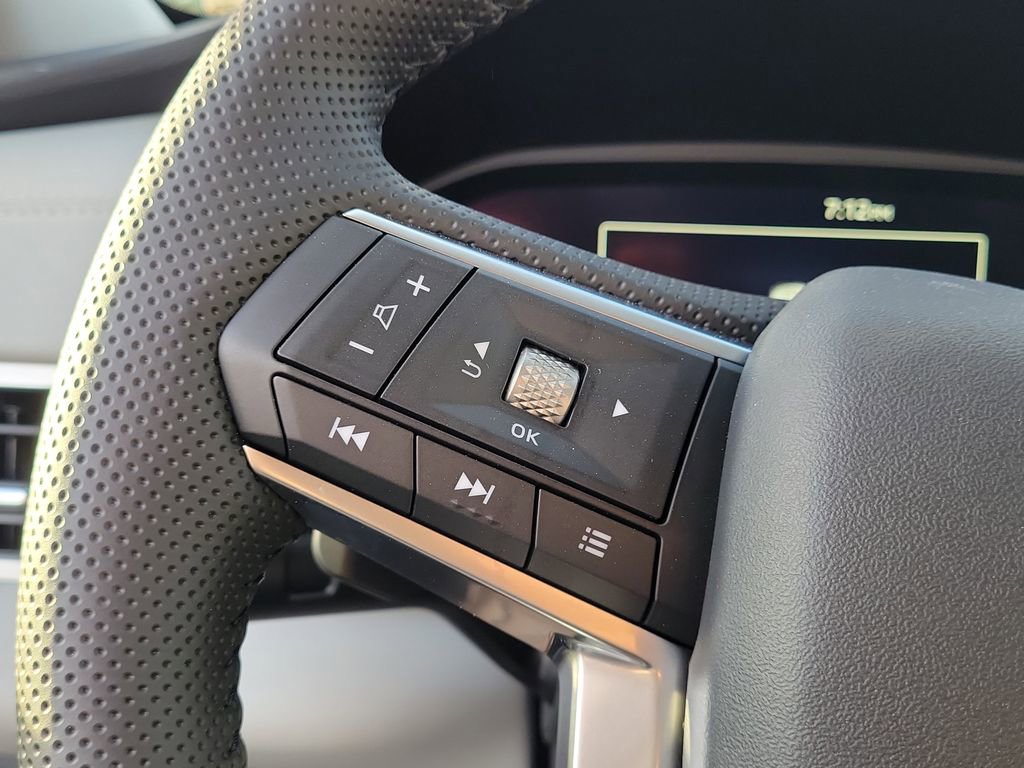 New 2025 Mitsubishi Outlander SE image 14