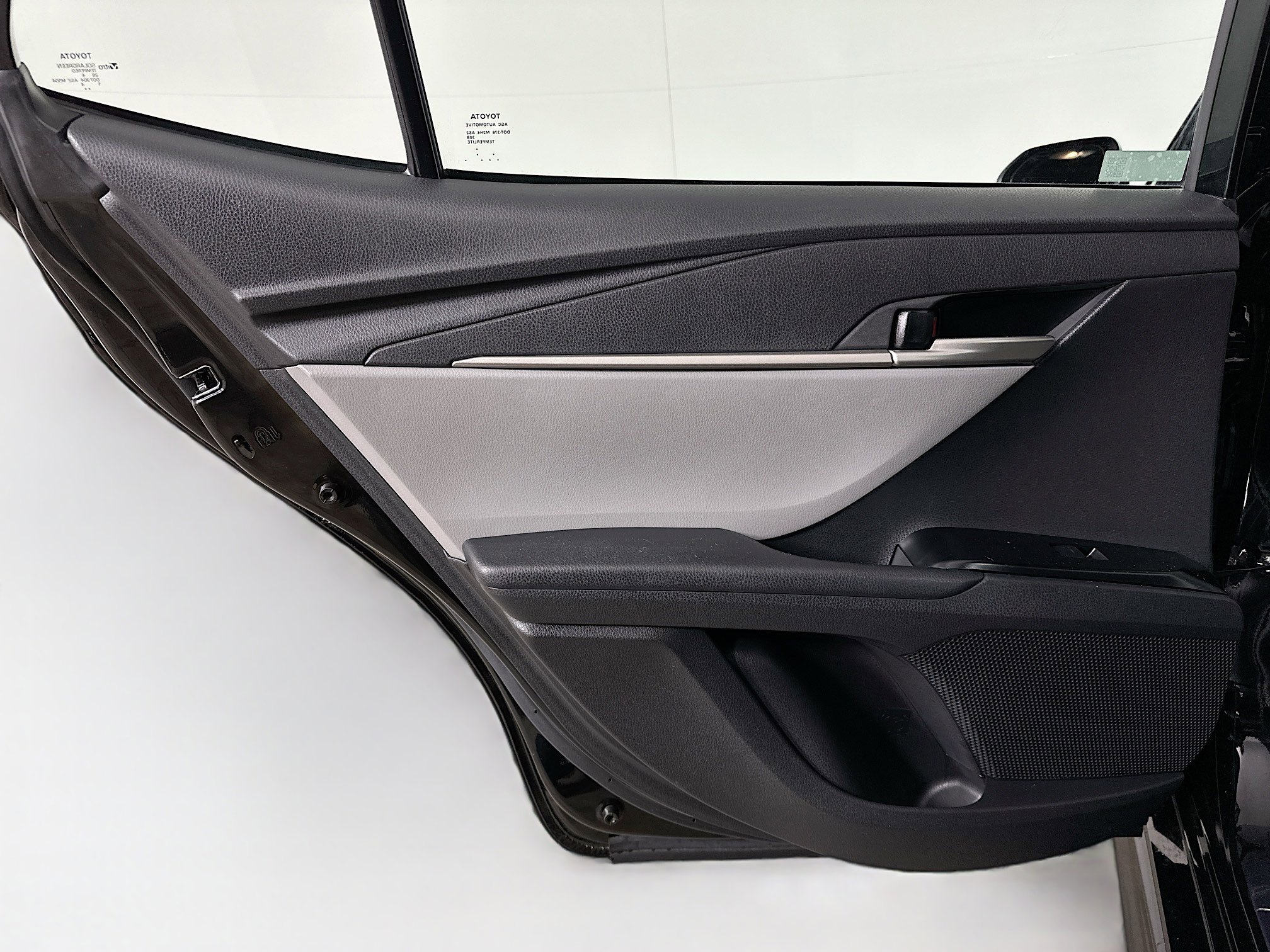 Used 2025 Toyota Camry SE image 25