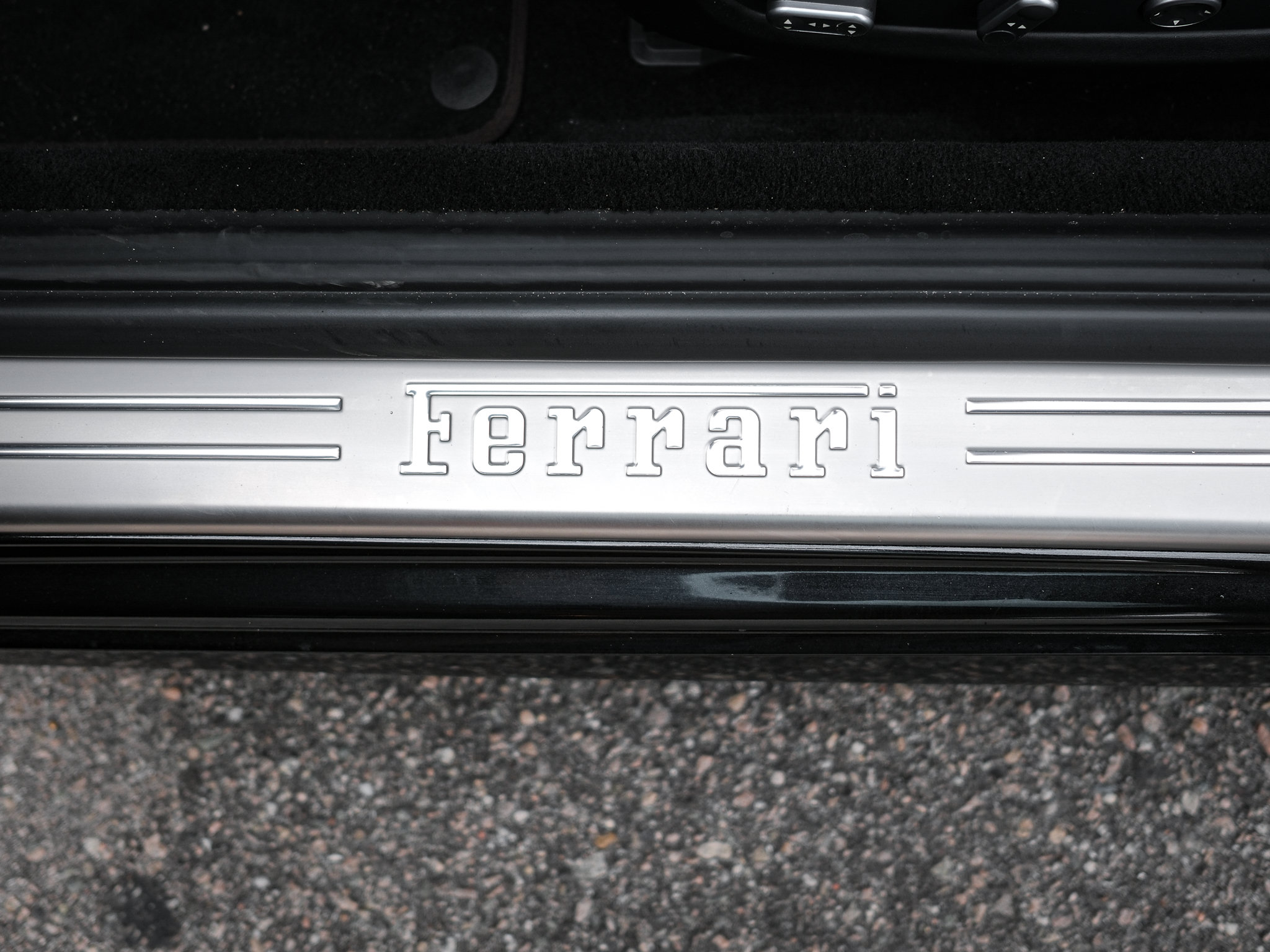 Used 2017 Ferrari California T RWD image 16