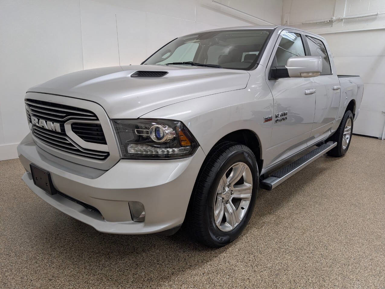Used 2018 RAM 1500 Sport w/ Sport Premium Group image 2