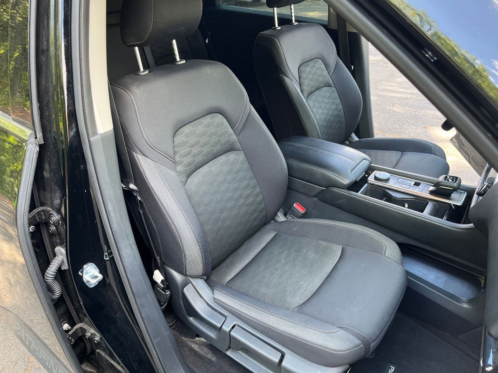 Used 2025 Nissan Pathfinder SV AWD/4WD image 38