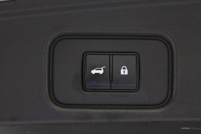 Certified 2023 Nissan Pathfinder SL w/ Black Appearance Package FWD image 19