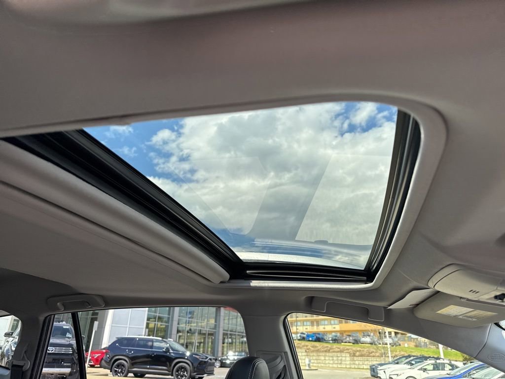 Used 2018 Toyota RAV4 Limited FWD image 8