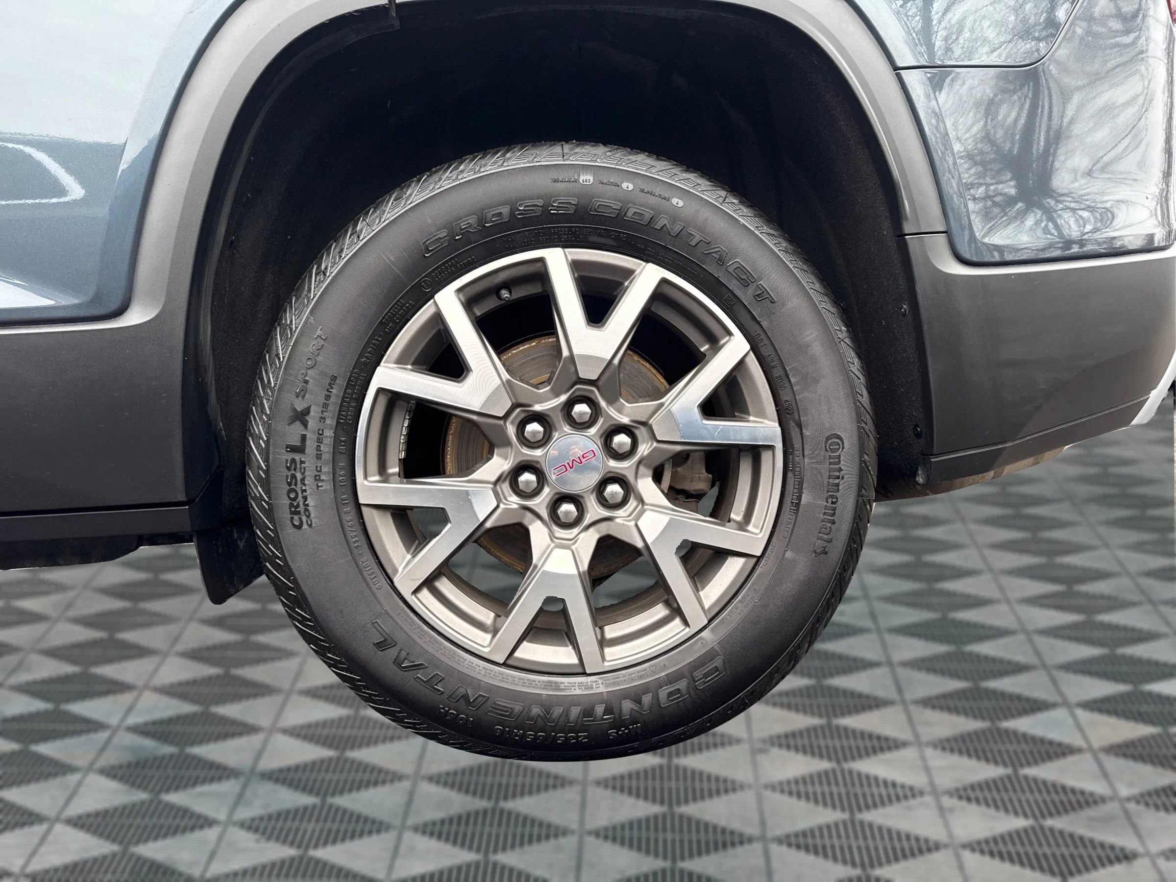 Used 2020 GMC Acadia SLE w/ Driver Convenience Package image 22