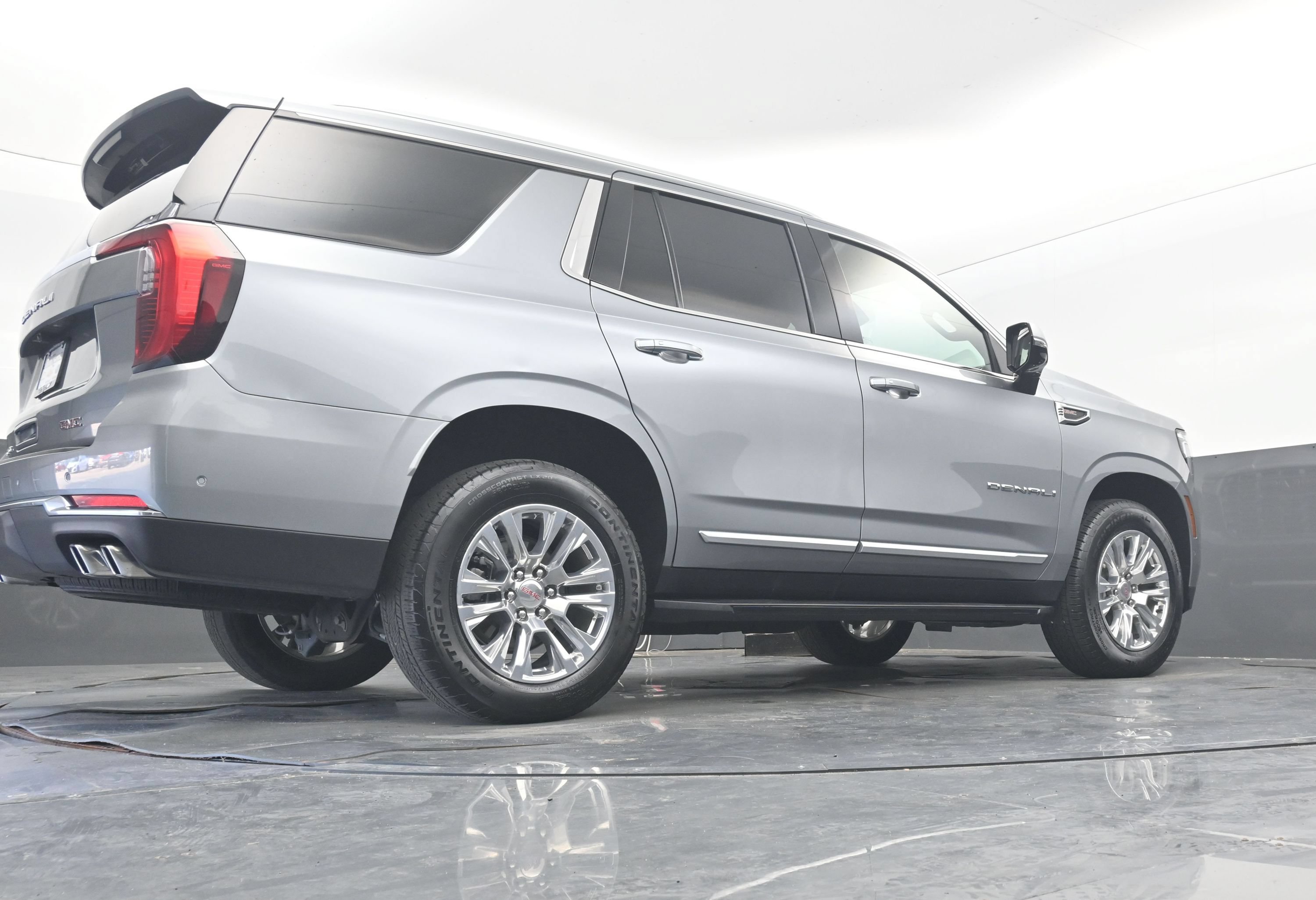Used 2025 GMC Yukon Denali RWD image 35