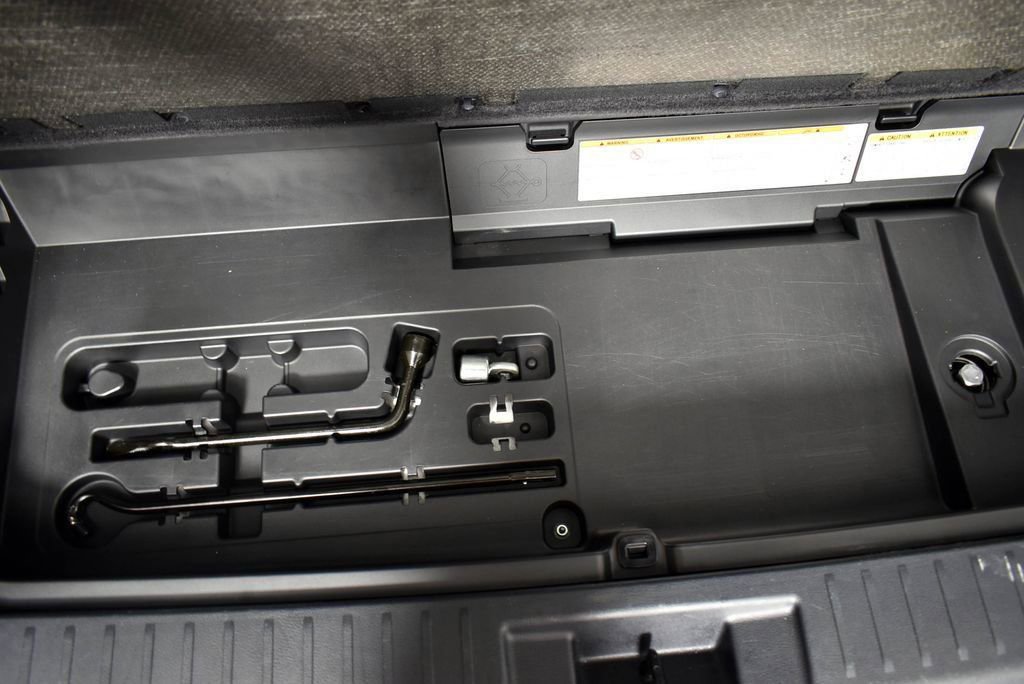 Used 2023 Toyota Highlander LE image 21