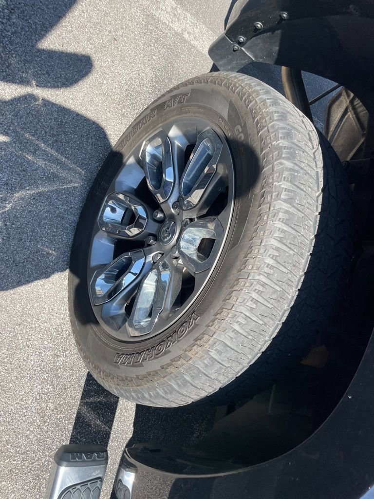 Used 2020 RAM 1500 Laramie AWD/4WD image 14