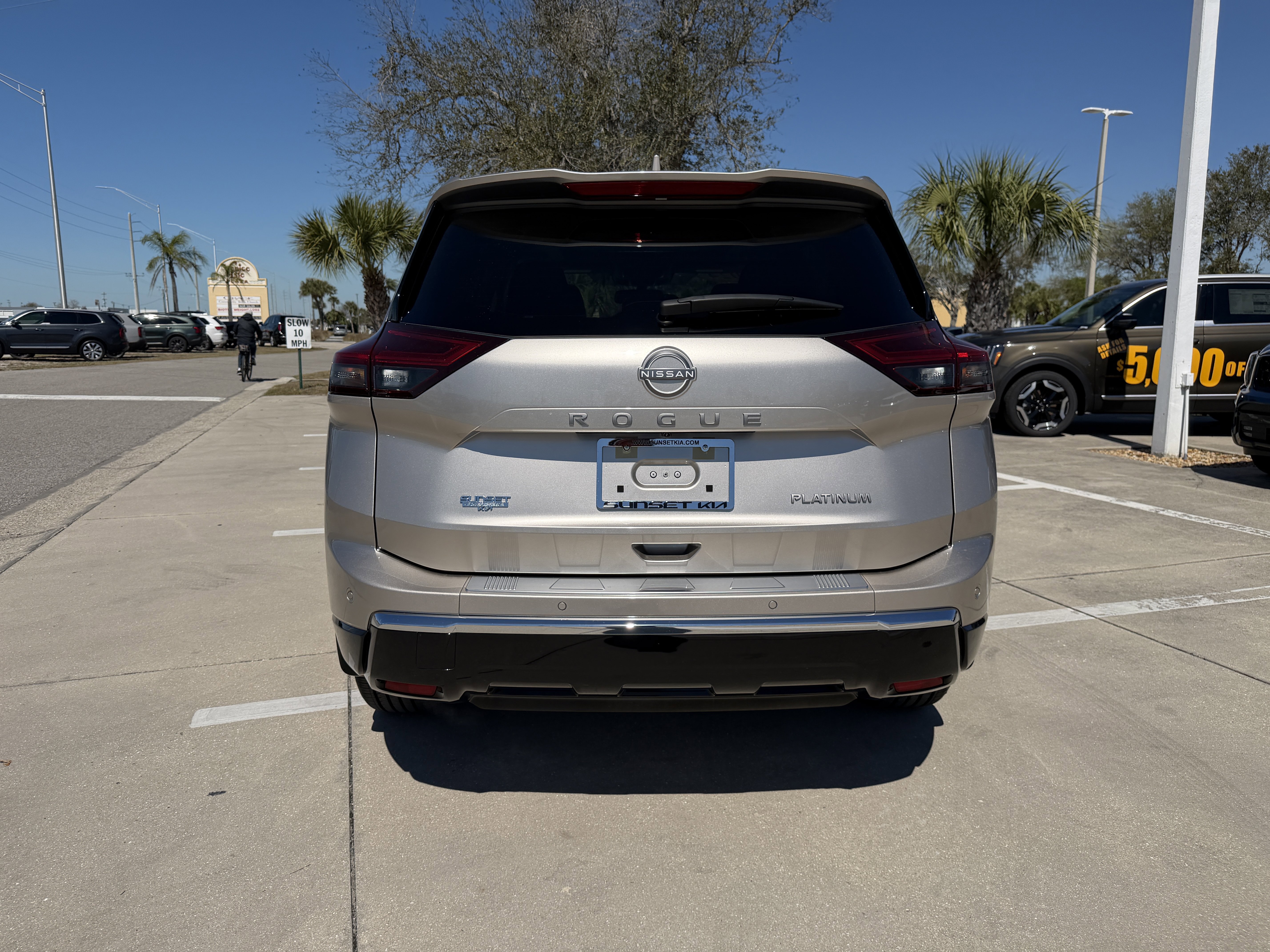 Used 2024 Nissan Rogue Platinum w/ Platinum Premium Package image 5