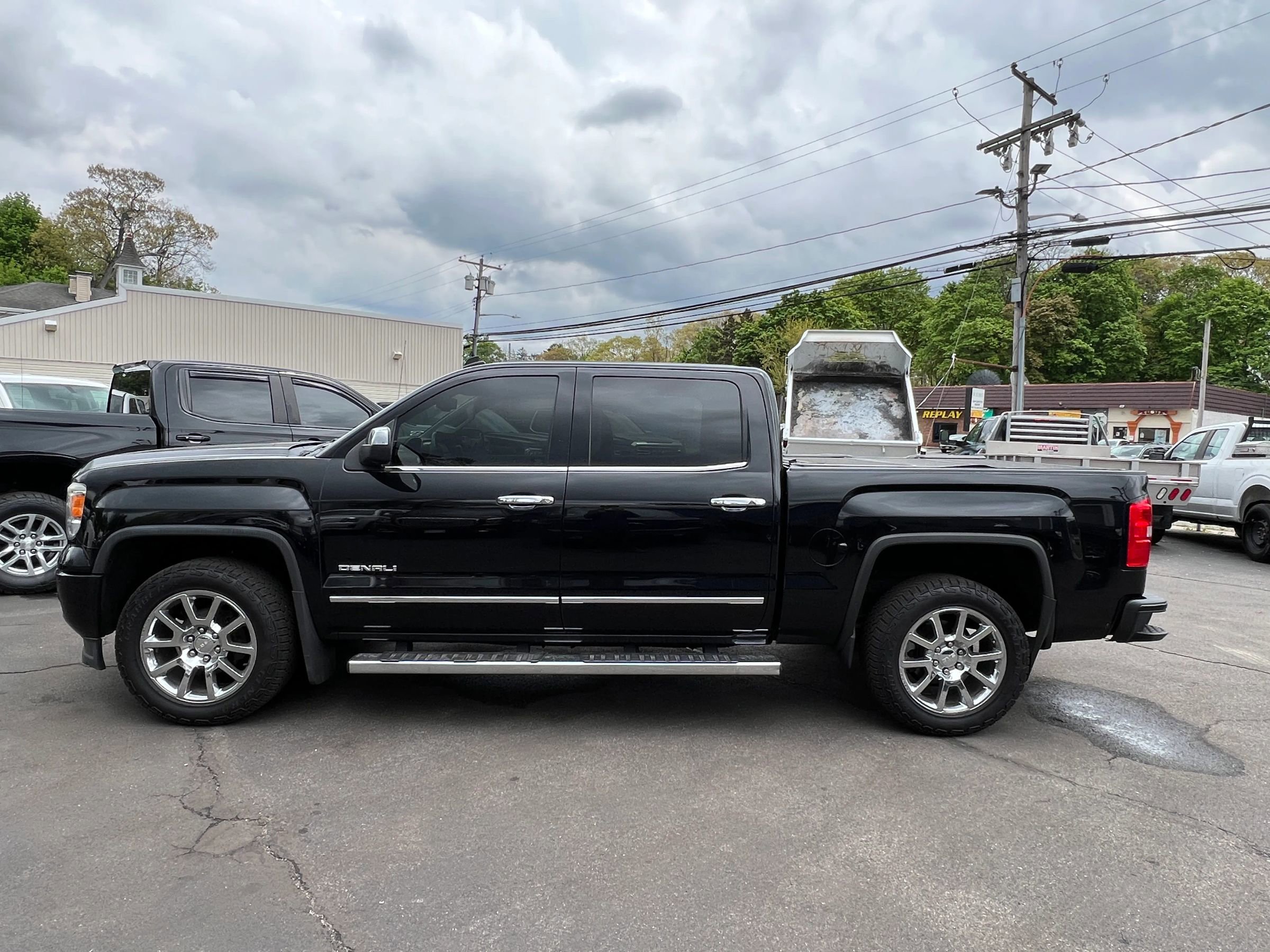 Used 2014 GMC Sierra 1500 Denali w/ Driver Alert Package AWD/4WD image 2