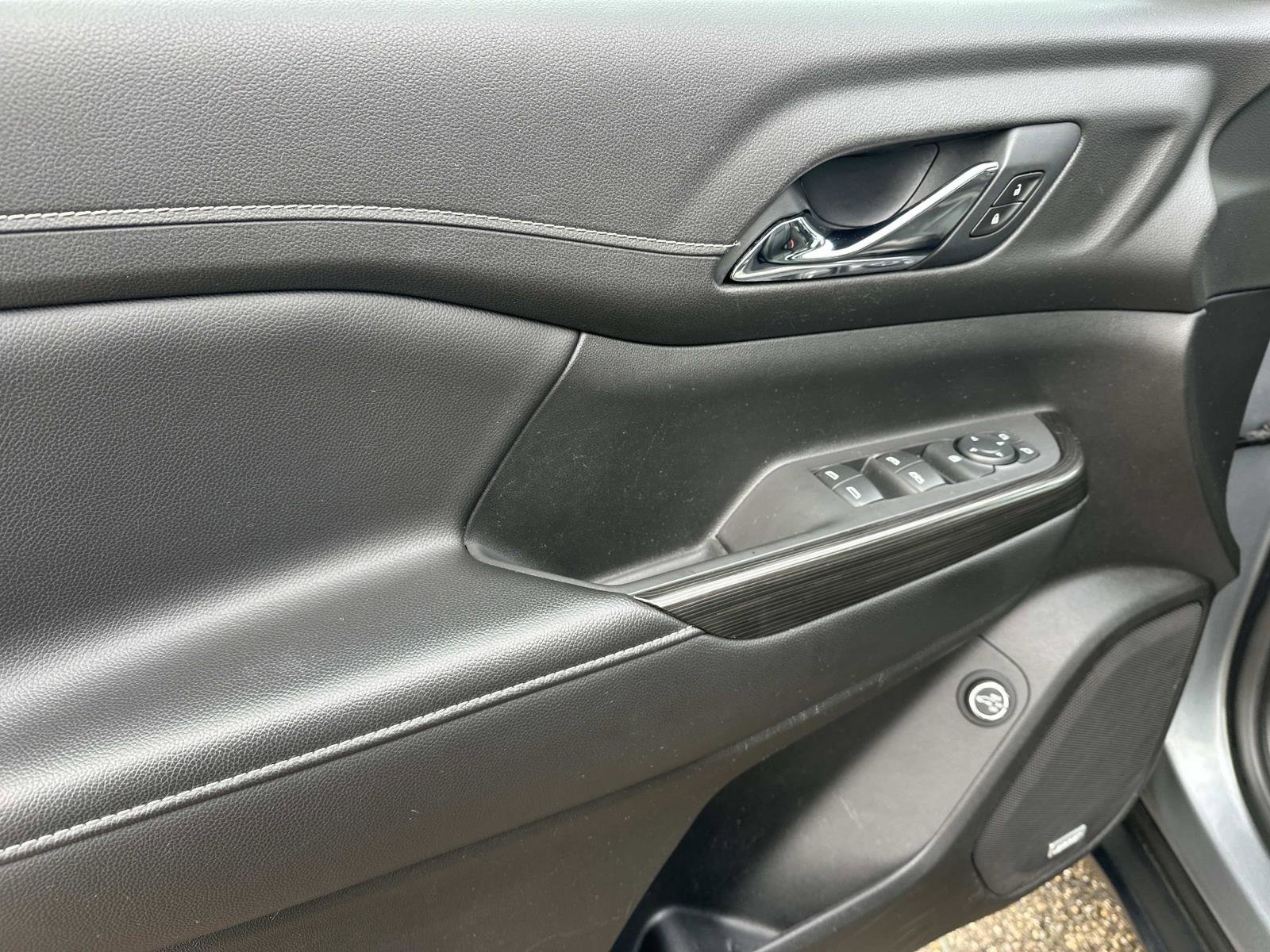 Used 2021 GMC Acadia SLT w/ Trailering Package image 16