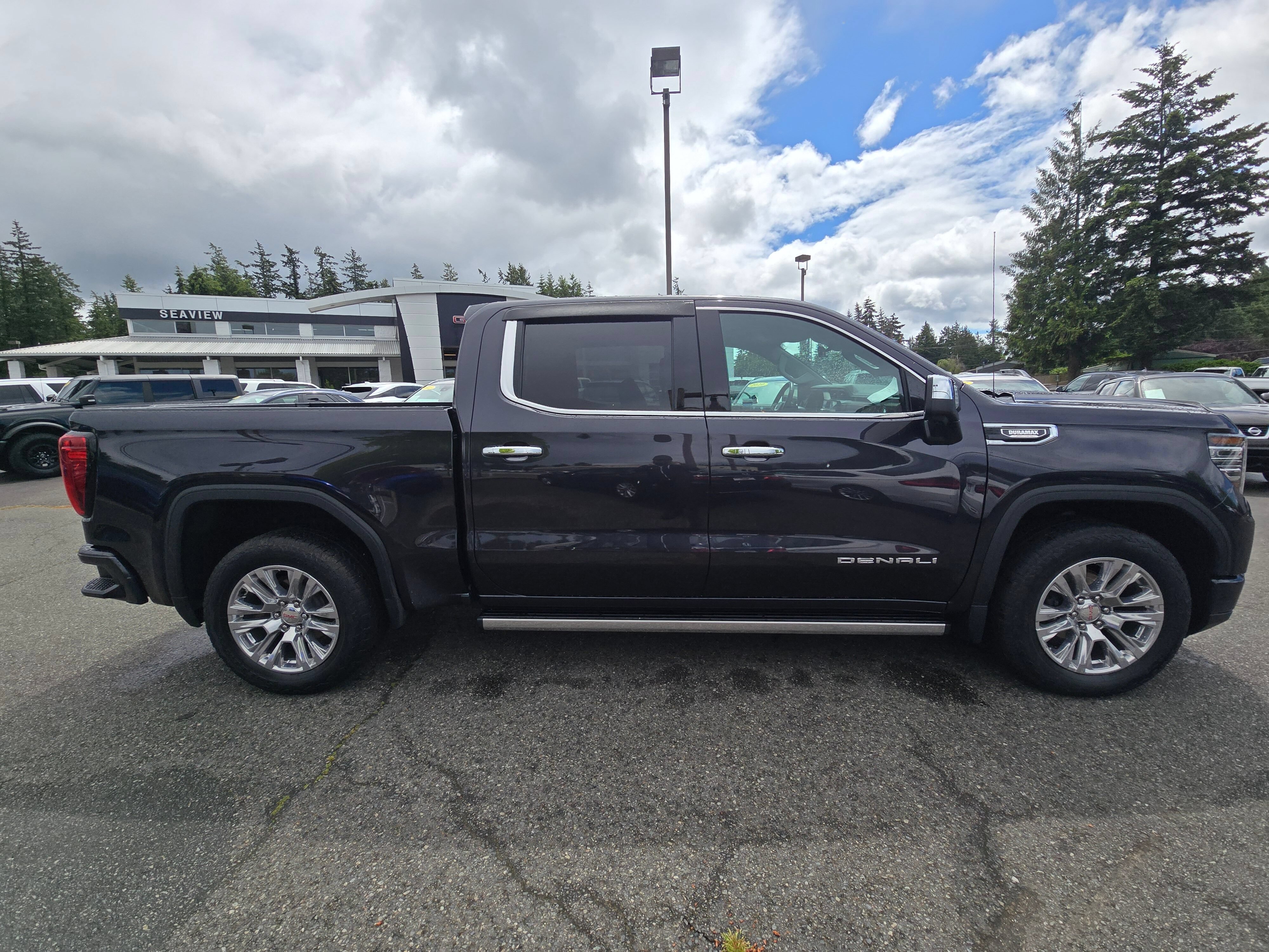 Used 2023 GMC Sierra 1500 Denali w/ Technology Package AWD/4WD image 2