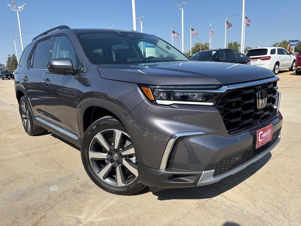 New 2025 Honda Pilot Touring image 1