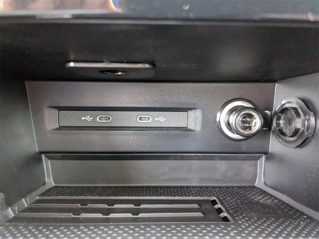 Used 2025 Volkswagen Taos SE image 31