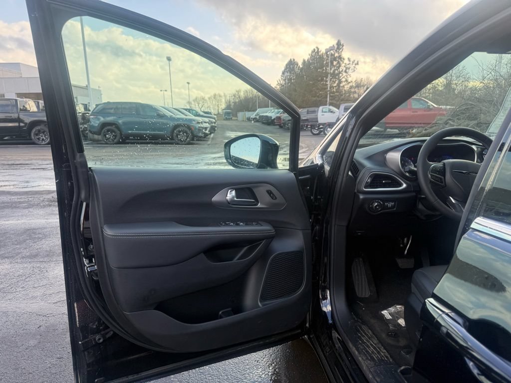 New 2026 Chrysler Pacifica Select FWD image 77