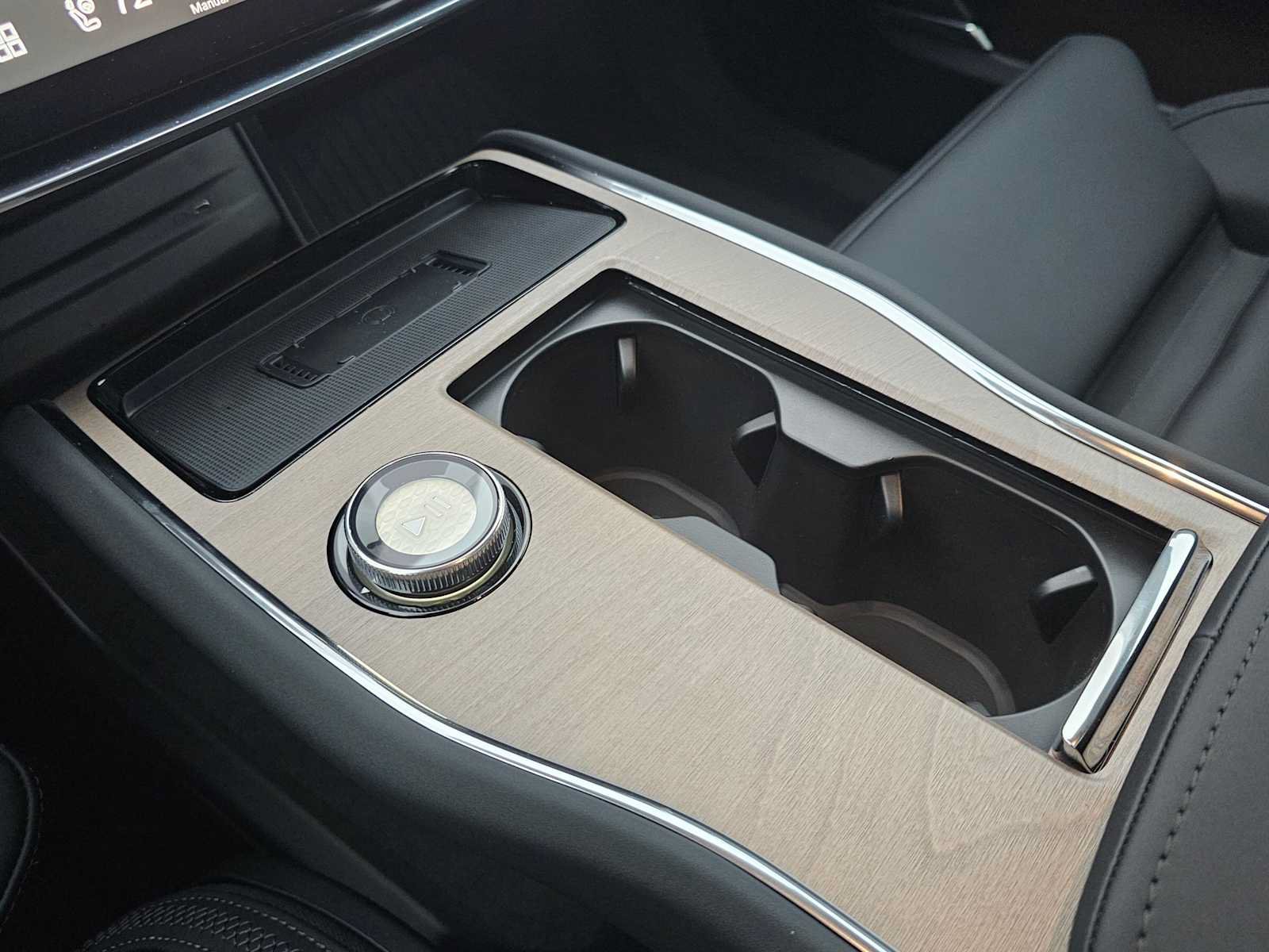 New 2025 Volvo EX90 Plus w/ Protection Package Premier AWD/4WD image 25