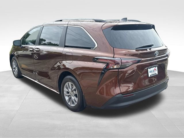 Used 2024 Toyota Sienna XLE image 8