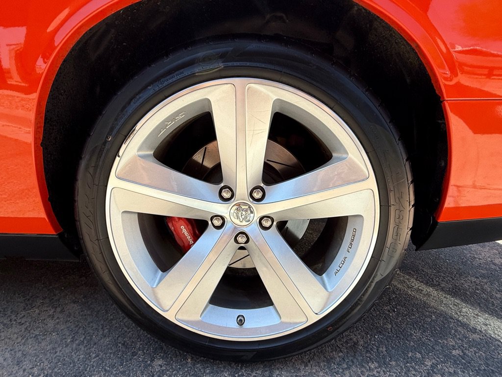 Used 2009 Dodge Challenger SRT8 w/ SRT Option Group II RWD image 5