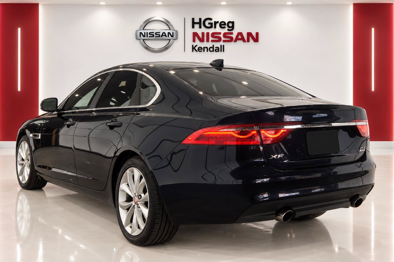 Used 2018 Jaguar XF Premium AWD/4WD image 2