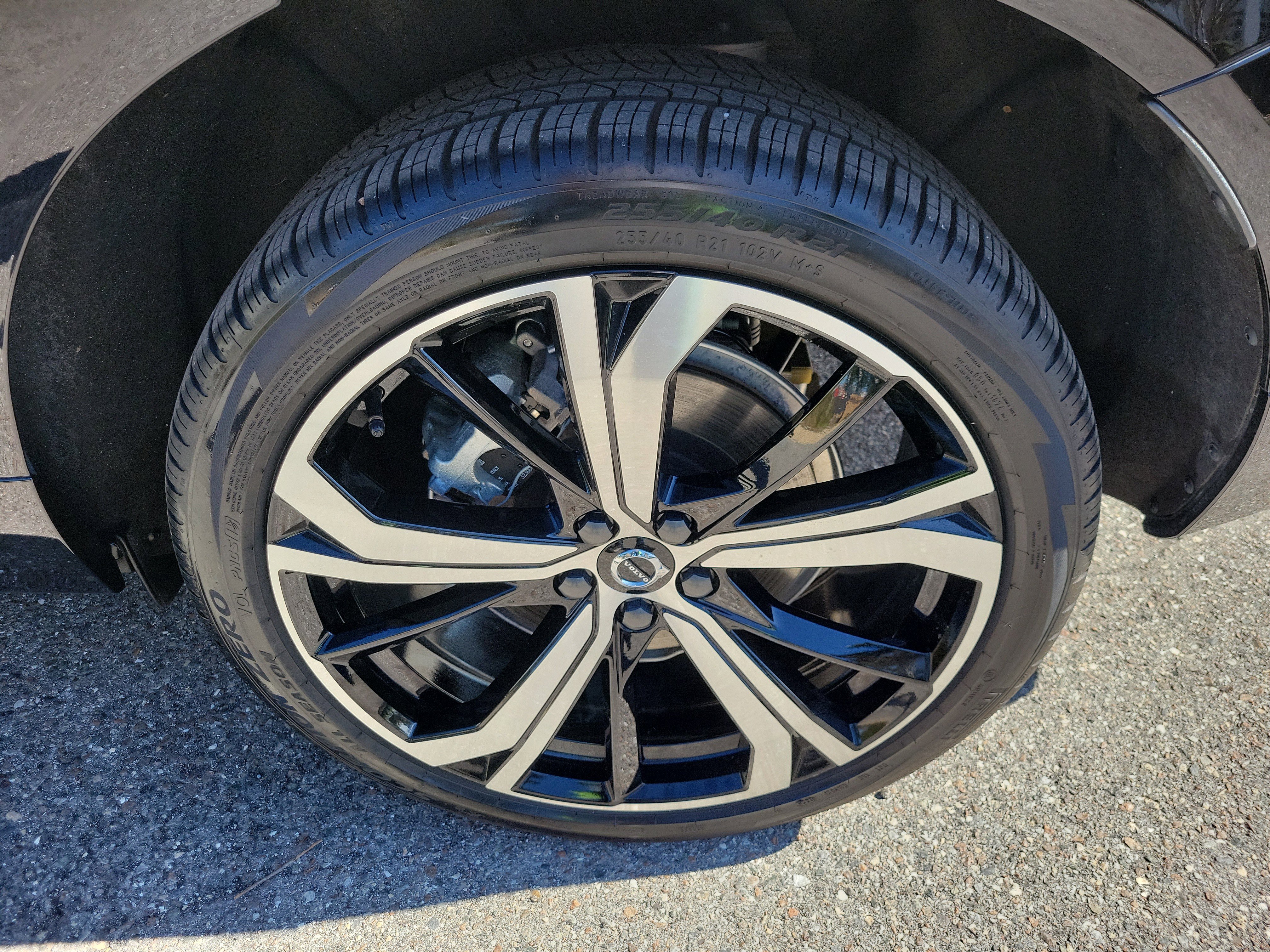 Used 2025 Volvo XC60 T8 Ultra w/ Climate Package image 32