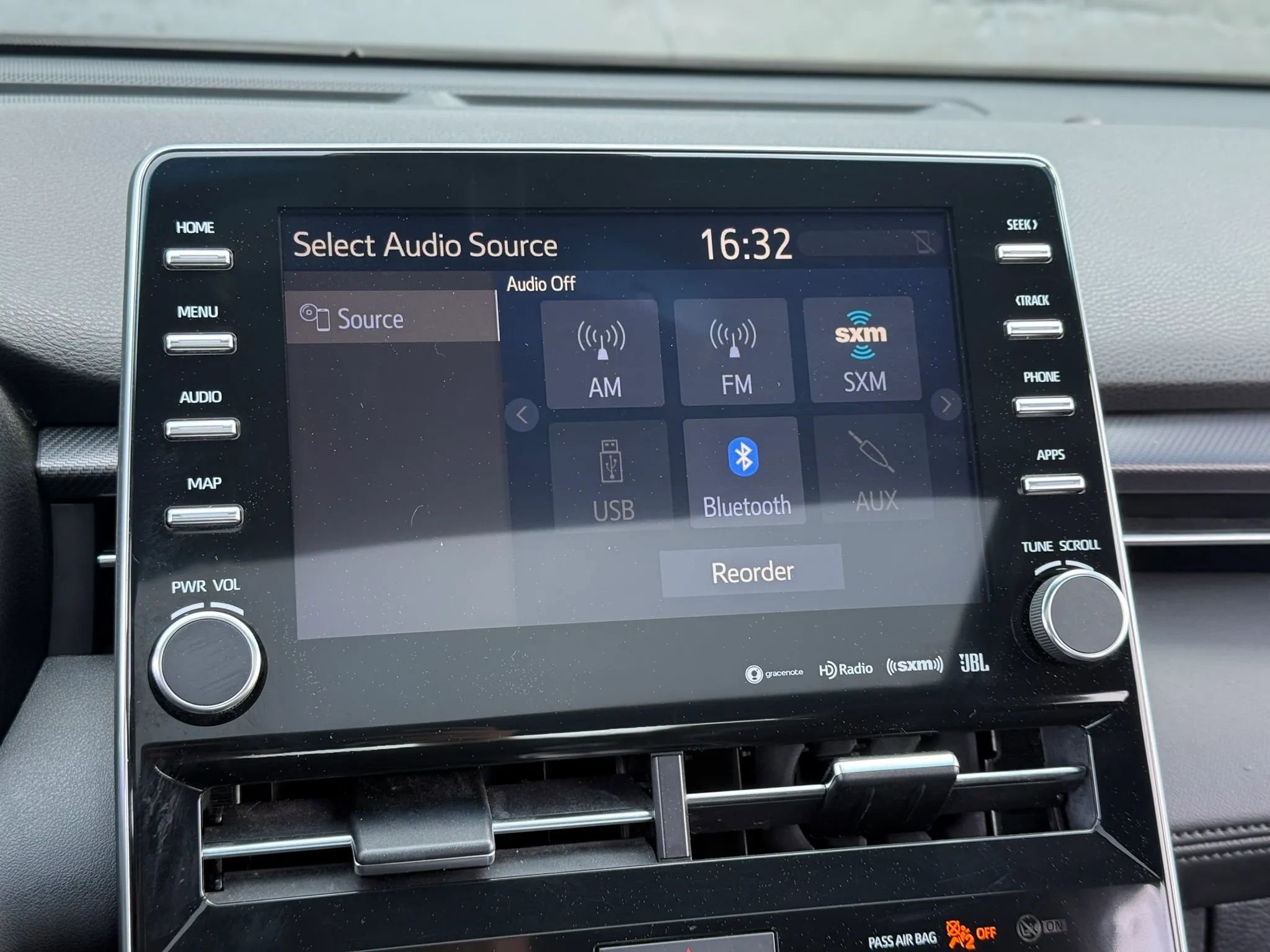 Used 2019 Toyota Avalon XSE image 23