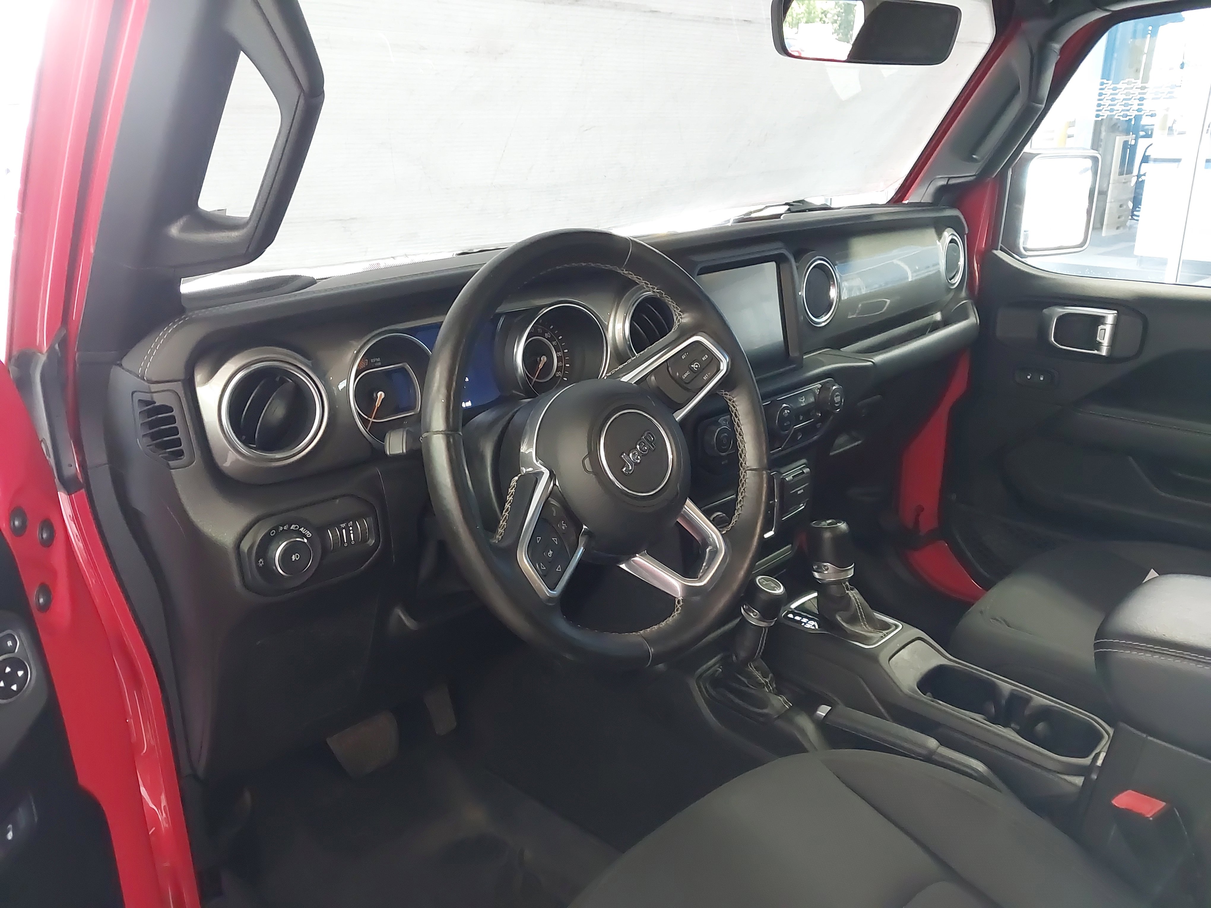 Used 2019 Jeep Wrangler Unlimited Sahara image 2