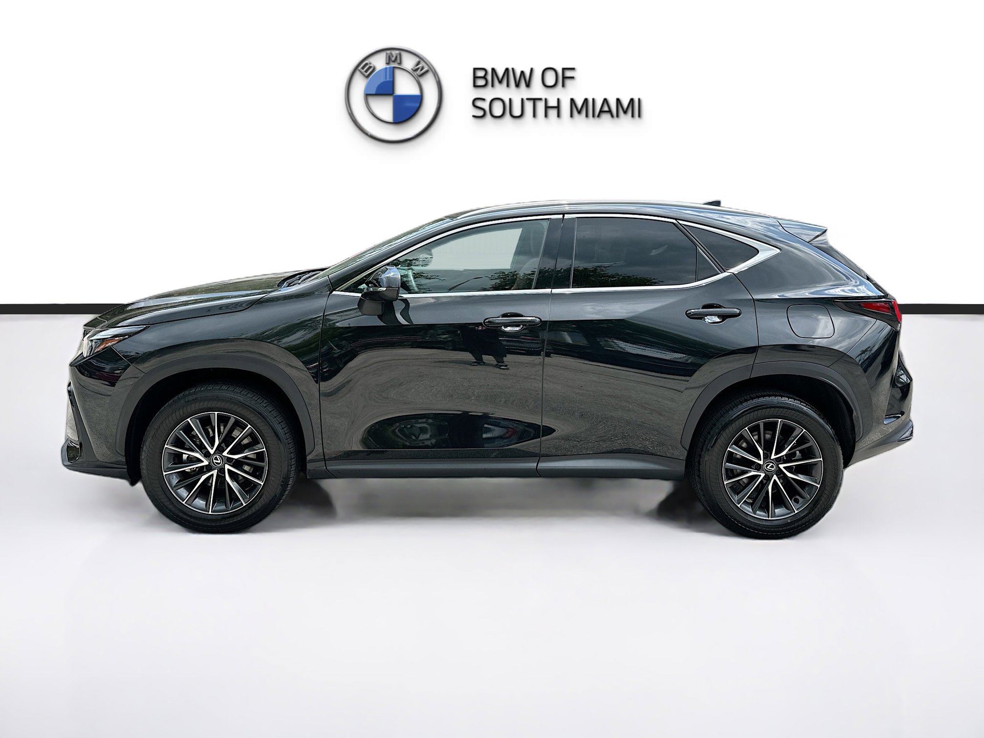 Used 2024 Lexus NX 250 FWD w/ Towing Package (2000 Lbs) image 4