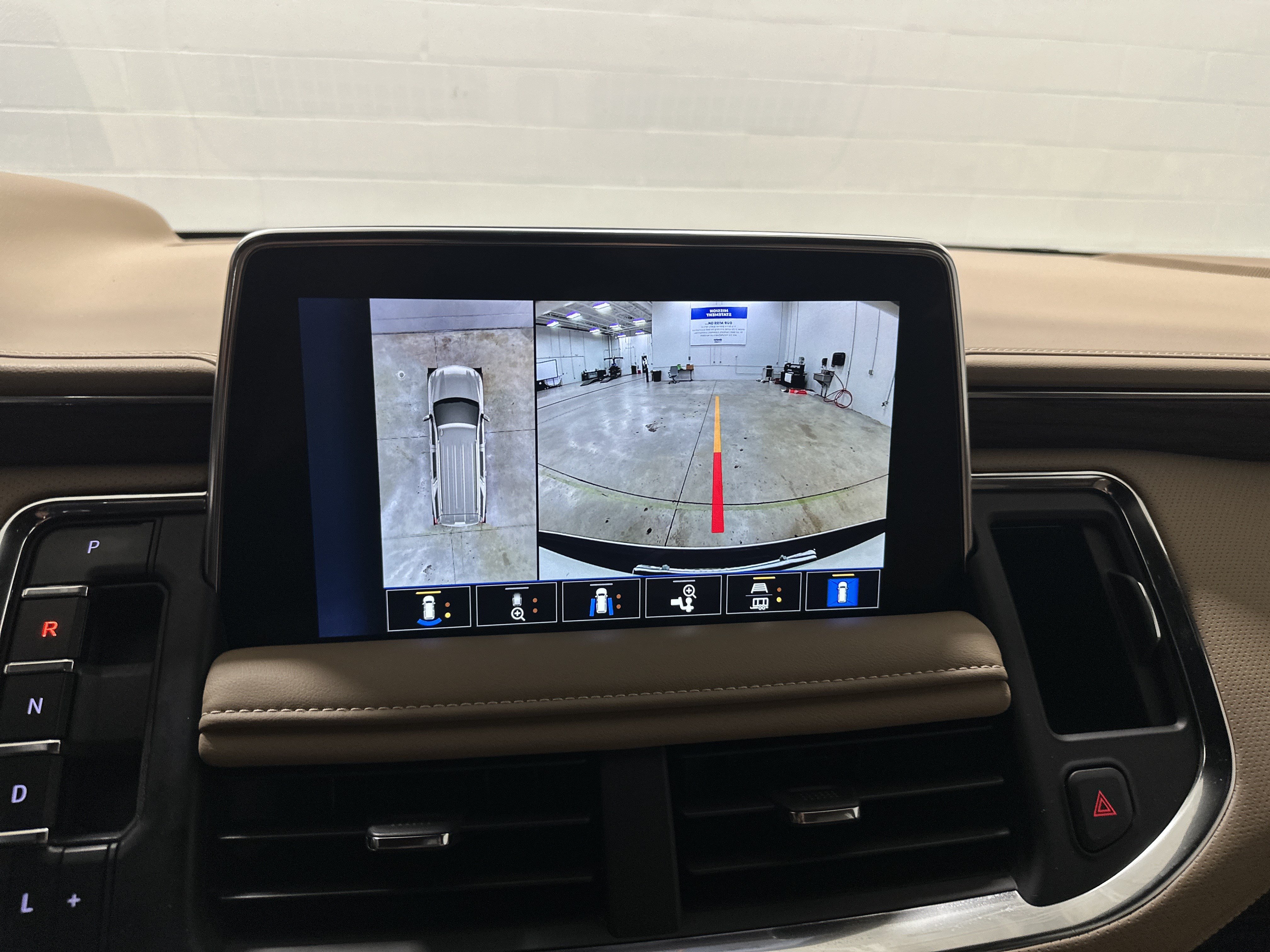 Used 2024 Chevrolet Tahoe Premier w/ Premium Package AWD/4WD image 25