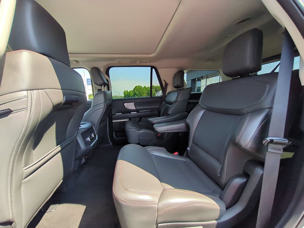 Used 2025 Ford Expedition Active RWD image 27