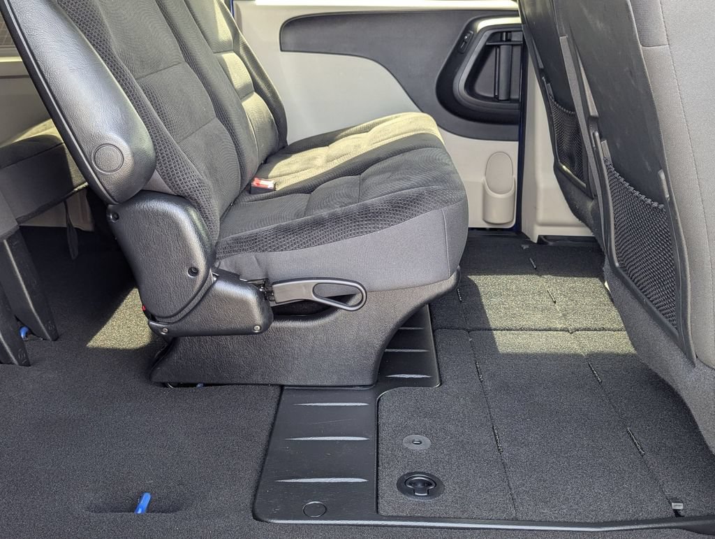 Used 2019 Dodge Grand Caravan SE w/ UConnect Hands-Free Group FWD image 25