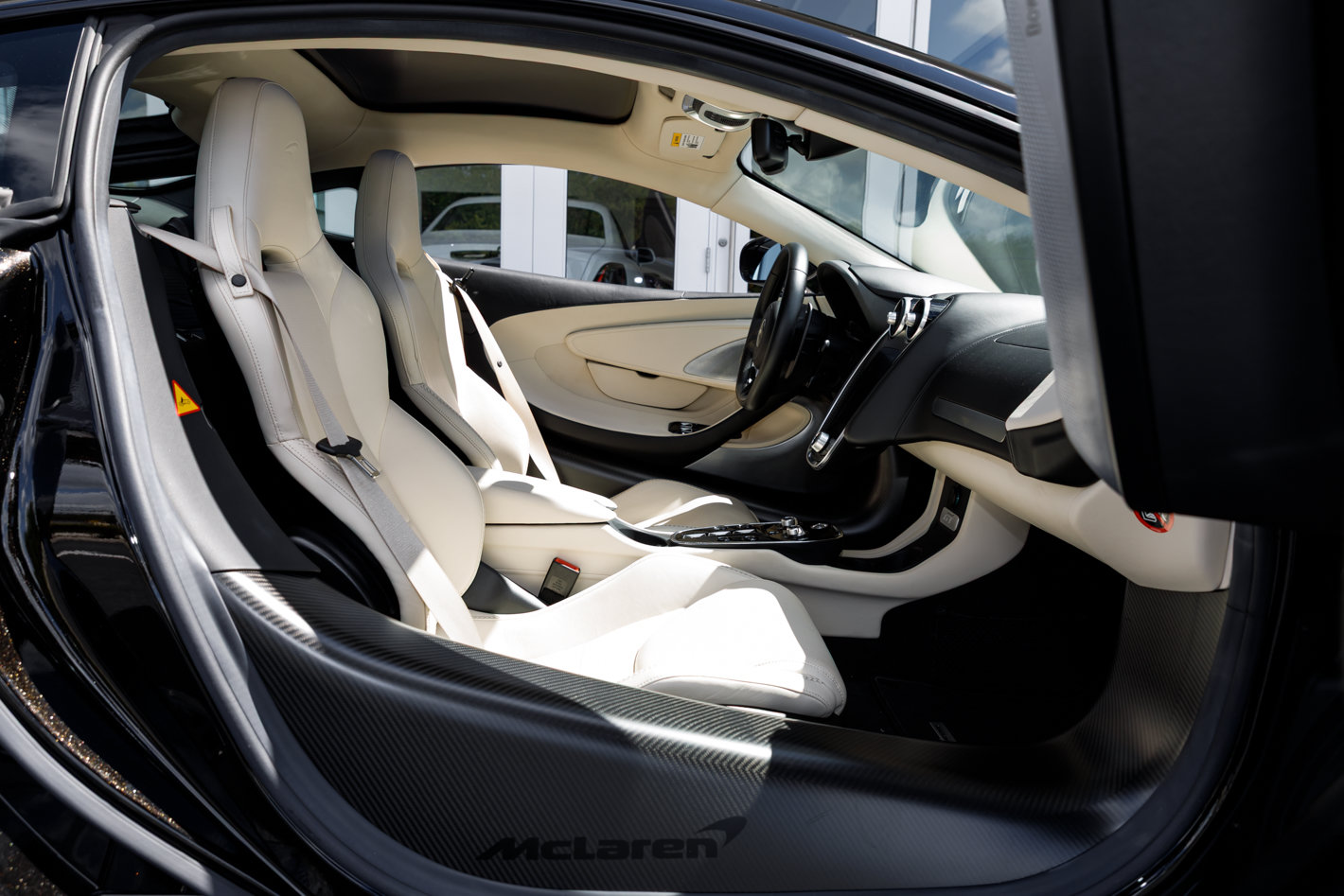 Used 2021 McLaren GT RWD image 33