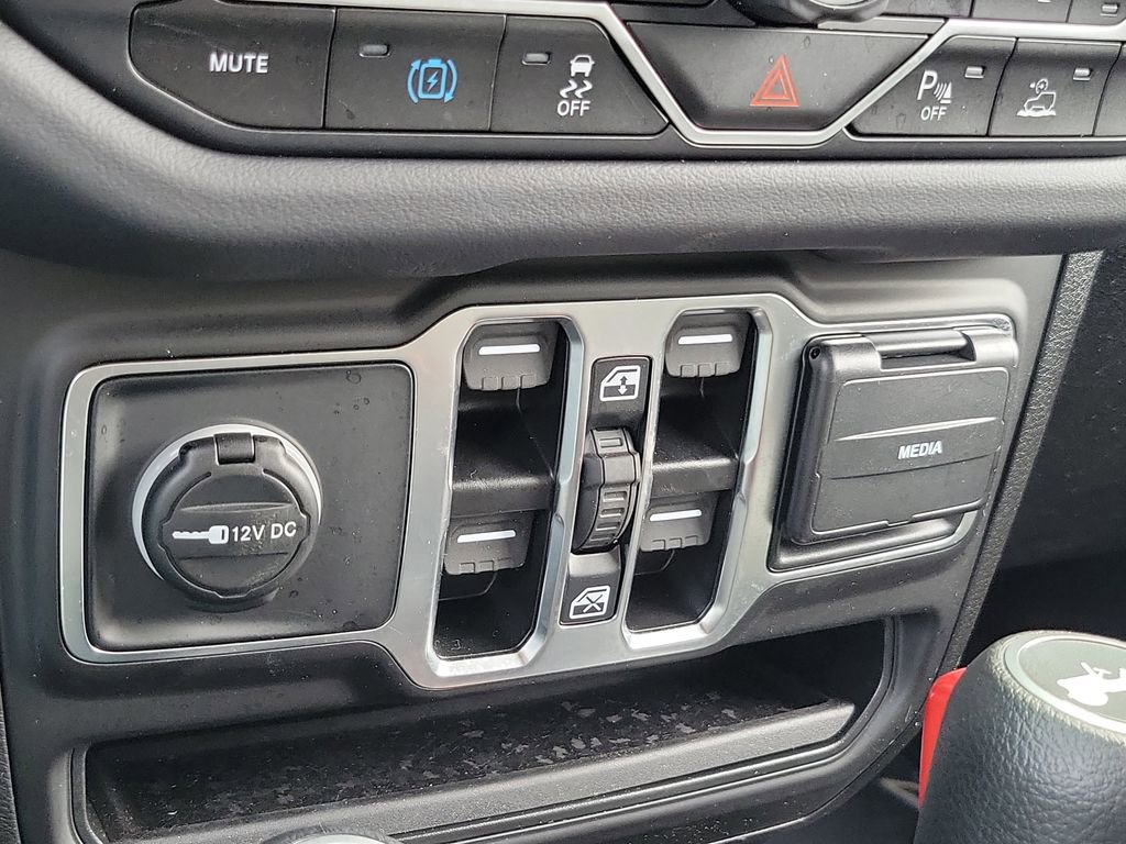 Certified 2025 Jeep Wrangler Unlimited Sahara w/ Safety Group AWD/4WD image 30