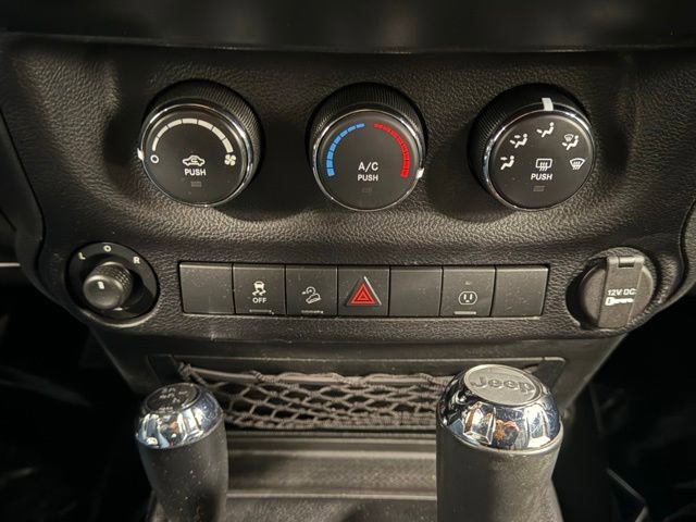 Used 2015 Jeep Wrangler Unlimited Sahara image 24