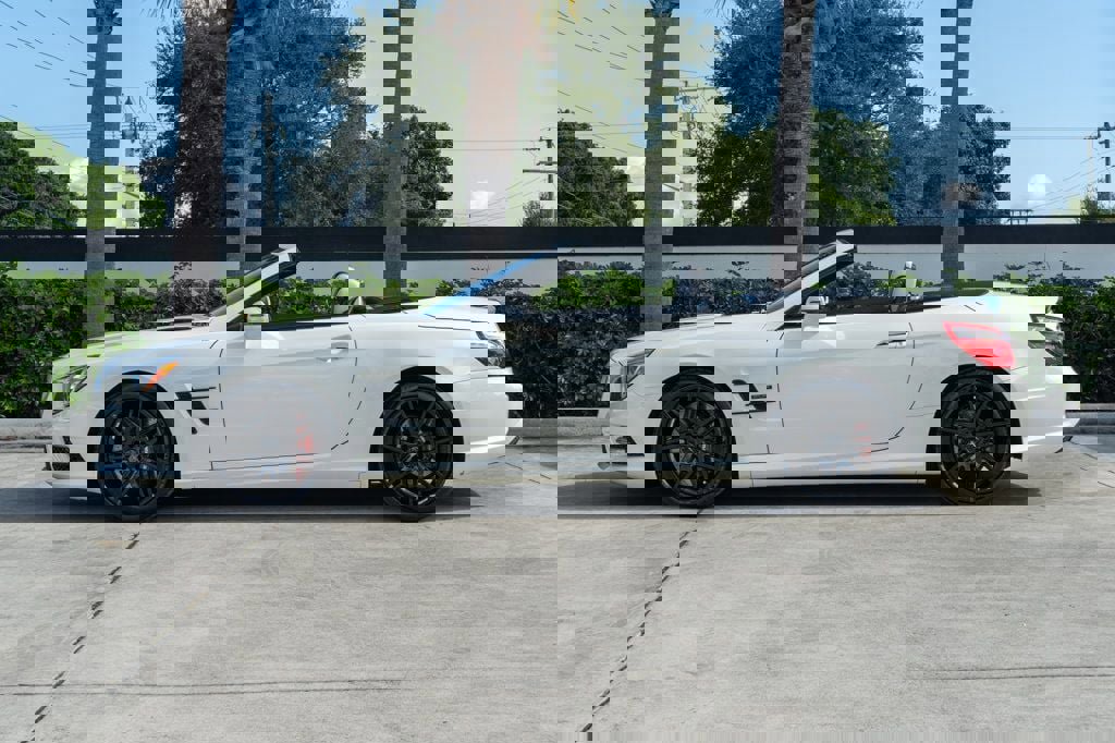 Used 2015 Mercedes-Benz SL 550 image 4